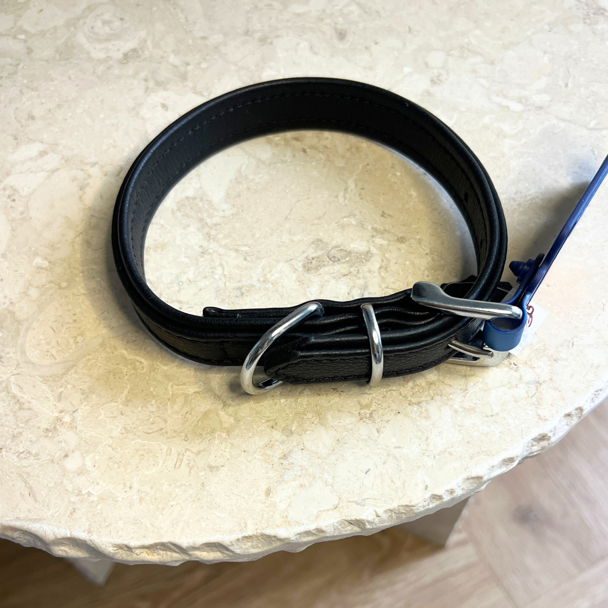 Black leather collar